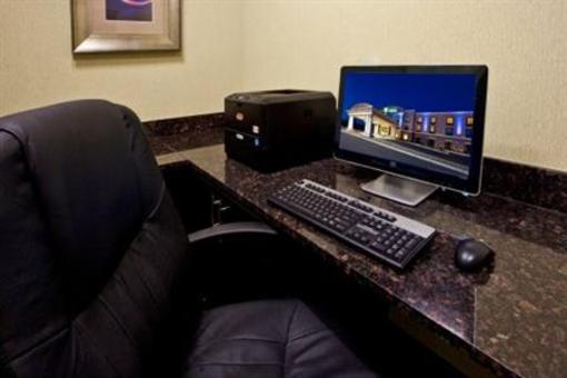 фото отеля Holiday Inn Express Hotel & Suites Perry (Oklahoma)