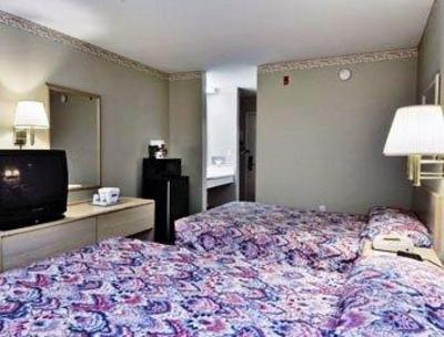фото отеля Travelodge Inn and Suites Pensacola