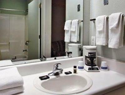 фото отеля Travelodge Inn and Suites Pensacola