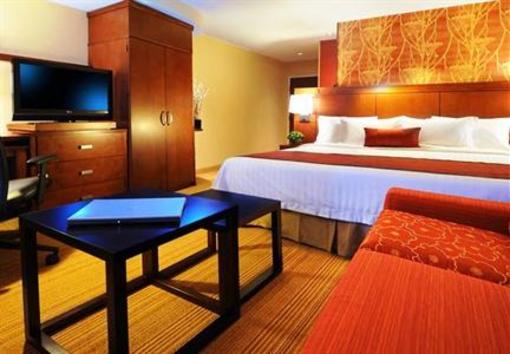 фото отеля Courtyard Houston Pearland