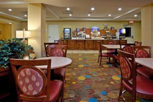 фото отеля Holiday Inn Express Hotel & Suites Greensboro - Airport Area