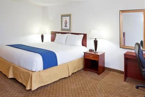 фото отеля Holiday Inn Express Hotel & Suites Alliance (Ohio)