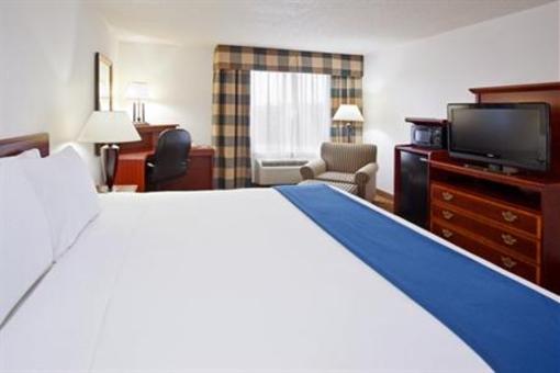 фото отеля Holiday Inn Express Hotel & Suites Alliance (Ohio)