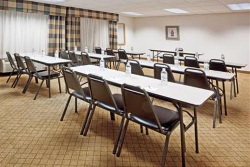 фото отеля Holiday Inn Express Hotel & Suites Alliance (Ohio)