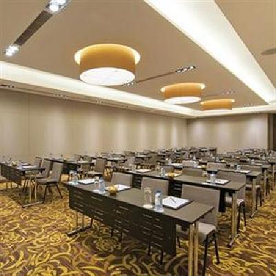 фото отеля Mövenpick Hotel Ho Chi Minh City