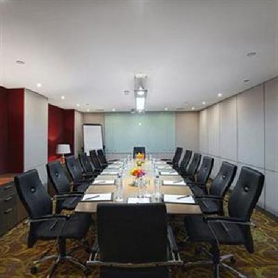 фото отеля Mövenpick Hotel Ho Chi Minh City