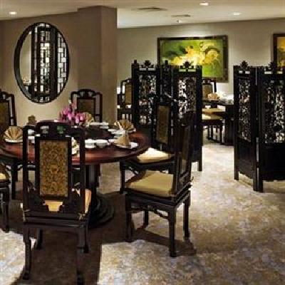 фото отеля Mövenpick Hotel Ho Chi Minh City