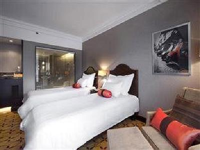 фото отеля Mövenpick Hotel Ho Chi Minh City