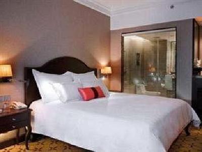фото отеля Mövenpick Hotel Ho Chi Minh City