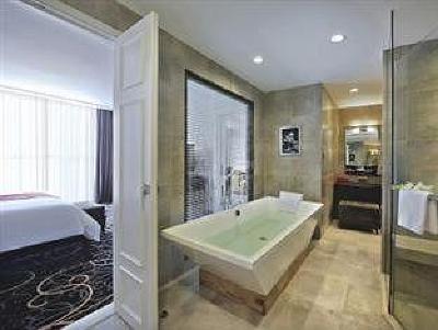 фото отеля Mövenpick Hotel Ho Chi Minh City