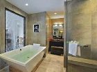 фото отеля Mövenpick Hotel Ho Chi Minh City