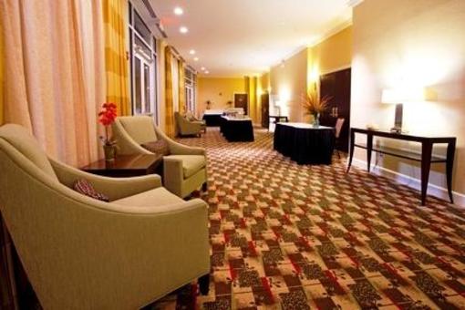фото отеля Holiday Inn Statesboro South
