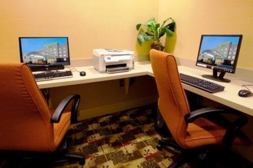 фото отеля Holiday Inn Statesboro South