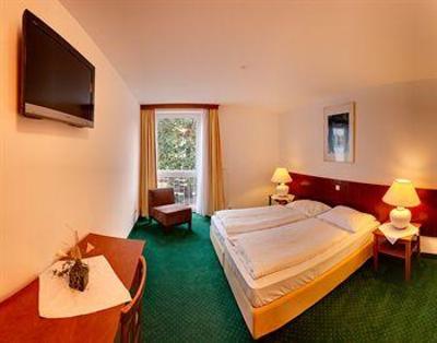 фото отеля Hotel Zur Post Illmitz