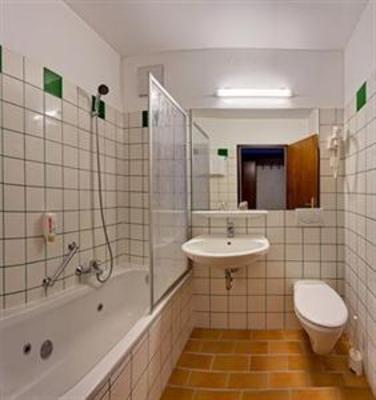 фото отеля Hotel Zur Post Illmitz