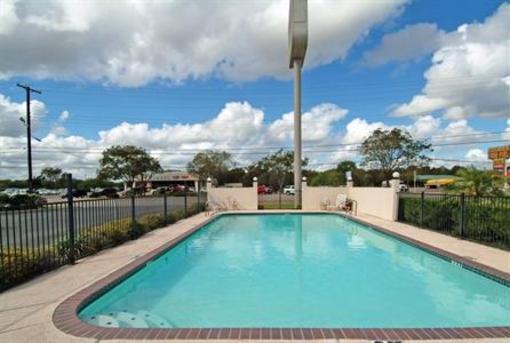 фото отеля Best Western Inn Three Rivers (Texas)