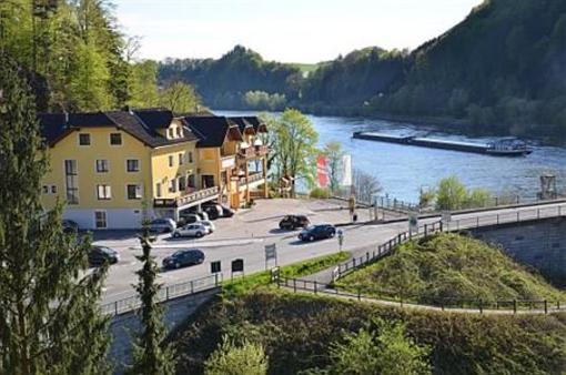 фото отеля Gasthof Zur Donaubrucke Froschauer