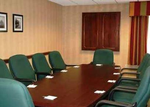 фото отеля Hampton Inn Adel