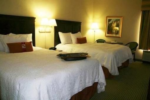 фото отеля Hampton Inn Adel