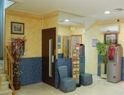 фото отеля Hostal Cuatro Caños Alcala de Henares