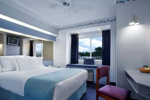 фото отеля Mt. Pleasant Inn & Suites