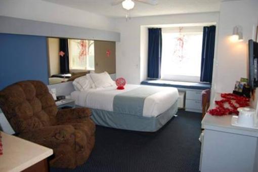 фото отеля Mt. Pleasant Inn & Suites