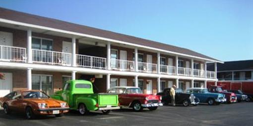 фото отеля Continental Inn Cheboygan