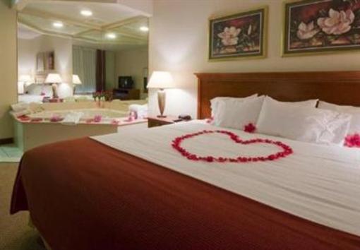 фото отеля Holiday Inn Express Marshall