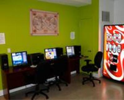 фото отеля L Hostel New York City
