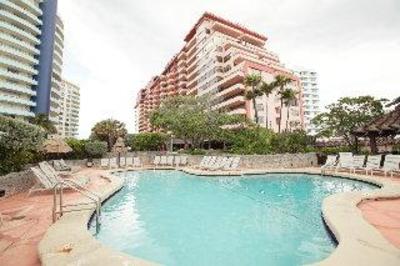 фото отеля Apartments at The Alexander