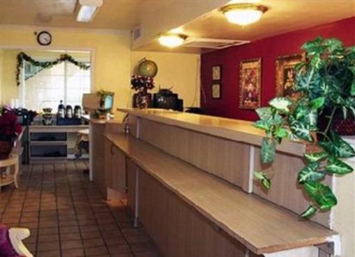 фото отеля Econo Lodge Inn & Suites Buttonwillow