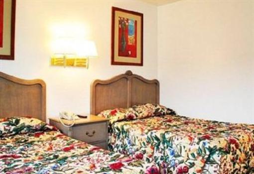 фото отеля Econo Lodge Inn & Suites Buttonwillow