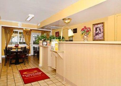 фото отеля Econo Lodge Inn & Suites Buttonwillow