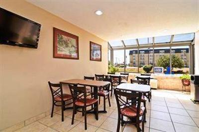 фото отеля Americas Best Value Inn Camelot Inn of Fairview Heights