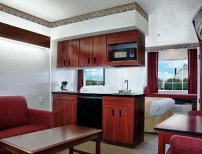 фото отеля Microtel Inn & Suites Oklahoma City MacArthur Rd