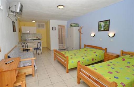 фото отеля Family Hotel Studios Anny