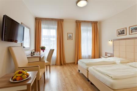 фото отеля Goldenes Theater Hotel