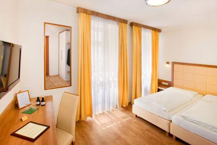 фото отеля Goldenes Theater Hotel
