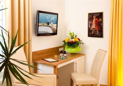 фото отеля Goldenes Theater Hotel