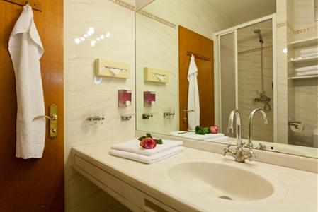фото отеля Goldenes Theater Hotel
