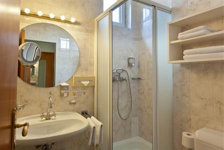 фото отеля Goldenes Theater Hotel