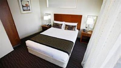 фото отеля Chifley Hotel & Apartments Geelong