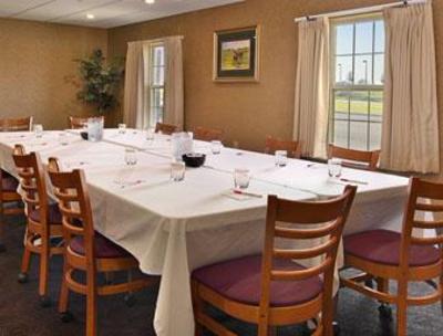 фото отеля Ramada Hotel Louisville East Shelbyville (Kentucky)