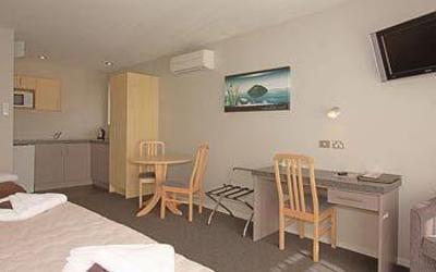 фото отеля Arthur's Court Motor Lodge