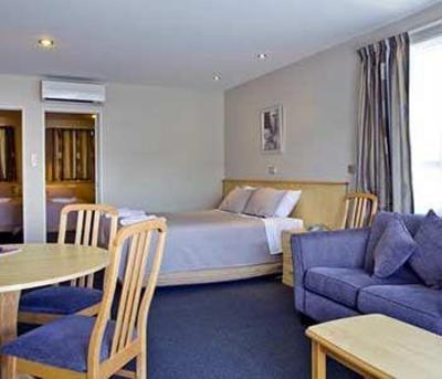 фото отеля Arthur's Court Motor Lodge