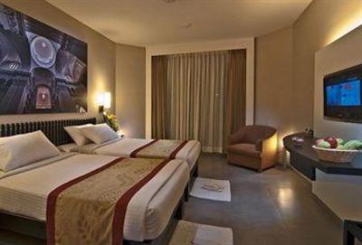 фото отеля Whispering Palms Beach Resort