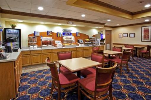 фото отеля Holiday Inn Express And Suites Byron