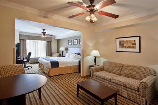 фото отеля Holiday Inn Express And Suites Byron
