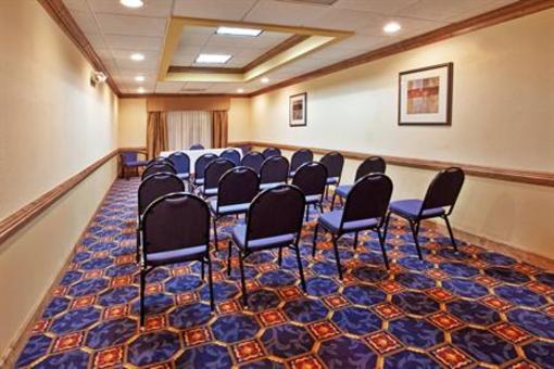 фото отеля Holiday Inn Express And Suites Byron