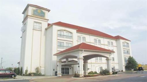 фото отеля La Quinta Inn & Suites Moore